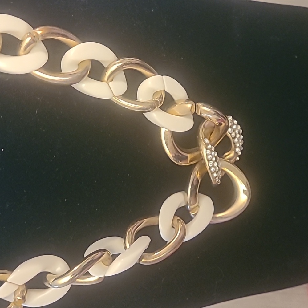 Ladies necklace